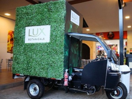 Accuracy cria 'tuk tuk' itinerante para Lux Botanicals