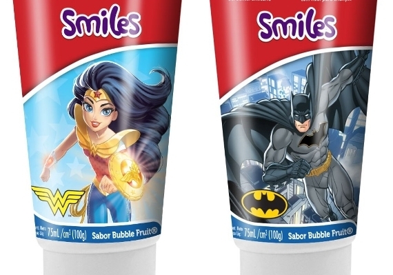 Colgate Smiles lança edição com Mulher Maravilha e Batman