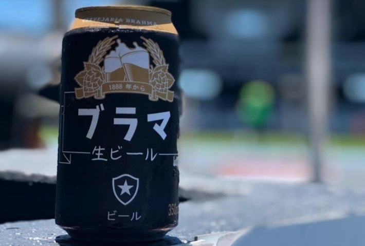 Brahma ativa Botafogo com lata em japonês