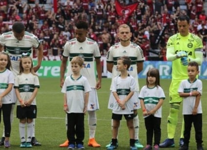 Coritiba anuncia marca própria de material esportivo