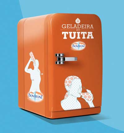 Geladeiras tuítam em ativação da Danone