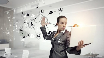 Na contramão do mercado, mulheres social media ganham mais que homens