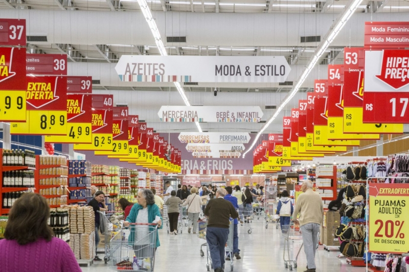 Extra comemora aniversário com "Festa do ganhe grátis"