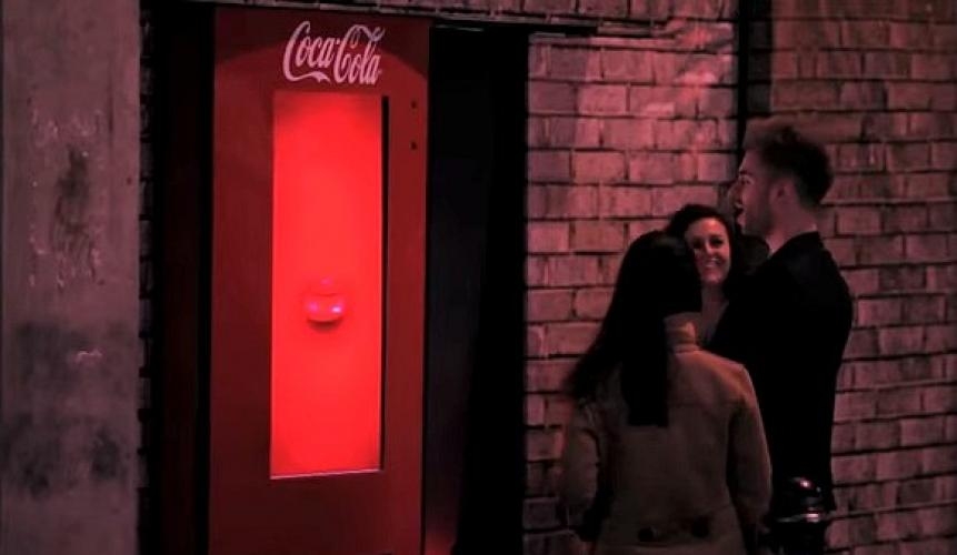 Ação da Coca-Cola "teletransporta" consumidores para festa em Ibiza