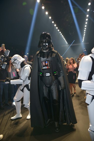 Darth Vader invade a passarela da Triton durante SPFW