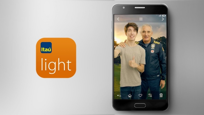 Tite é a estrela da campanha do app Itaú Light