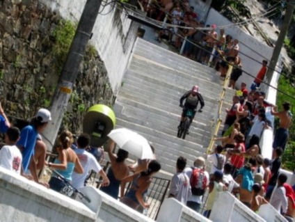 Riachuelo patrocina prova de Downhill Urbano