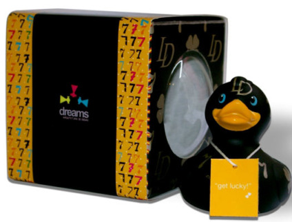Dreams distribui brindes para comemorar aniversário