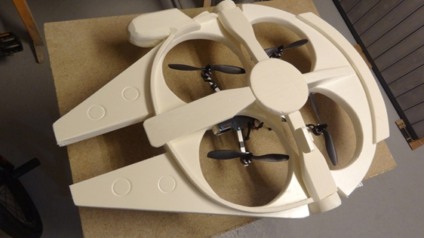 Frânces transforma drone em Millennium Falcon