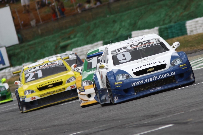 Stock Car em Goiás faz ação social no treino classificatório