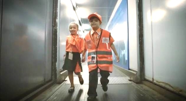 GOL cria versão kids de uniformes para filhos de colaboradores