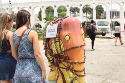 Ação inédita da Amarula surpreende na "Elephant Parade"