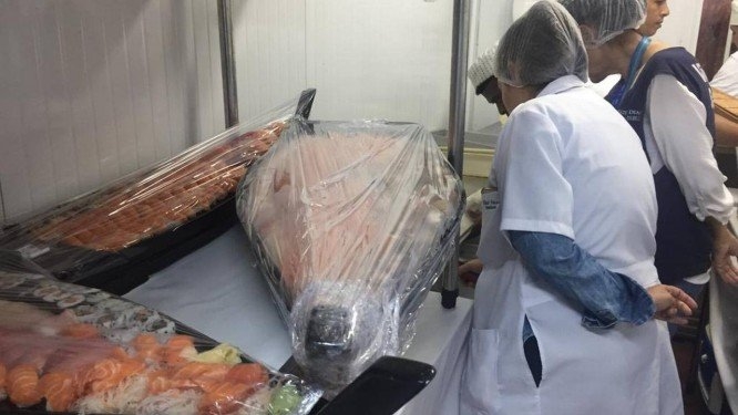 Procon e Vigilância Sanitária descartam alimentos em camarotes