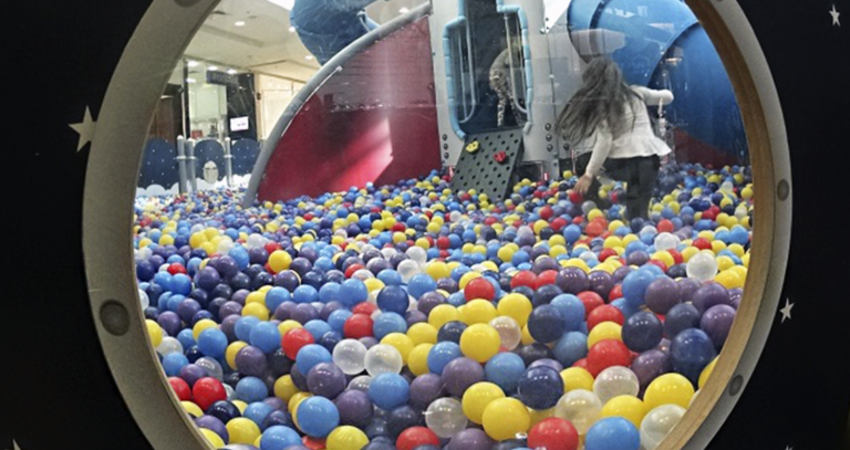 Piscina de bolinhas é prorrogada no BarraShopping