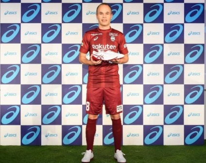 Asics é a nova patrocinadora de Iniesta
