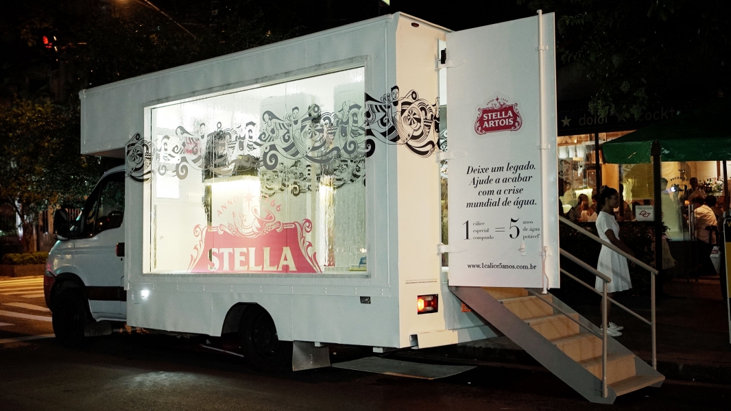 Attach Live desenvolveu Water Truck de Stella Artois para promover a campanha 1 Cálice = 5 Anos