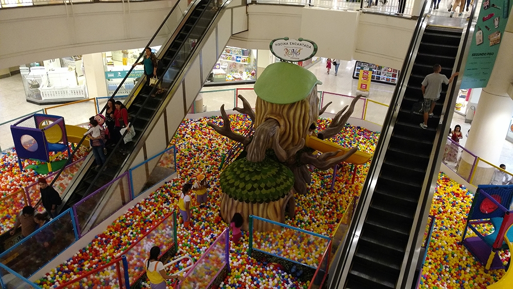 Piscina Encantada do Reino anima o Mês das Crianças do NorteShopping