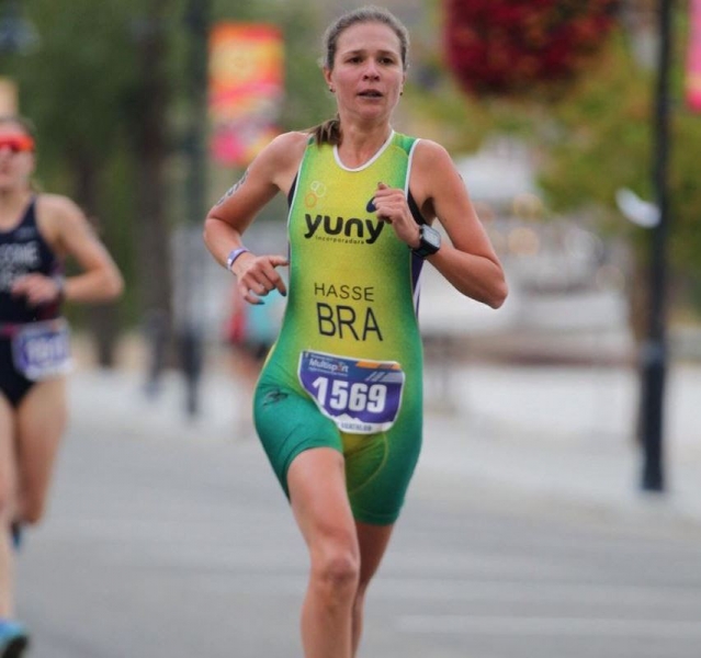 Yuny apoia atleta brasileira de duatlo