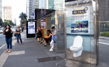 Bigfral instala vaso sanitário na Avenida Paulista