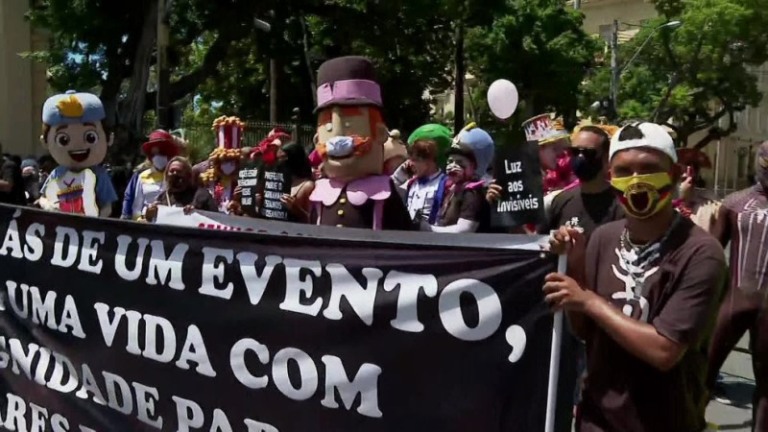 Profissionais da área de eventos fazem protesto em PE