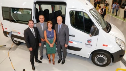 Instituto Renault doa Master Minibus para o hospital Erasto Gaertner