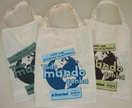 Banrisul faz promoção e dá ecobag de brinde