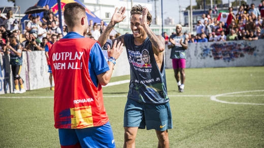 Neymar Jr ganha lata comemorativa e convida fãs para jogar em seu time