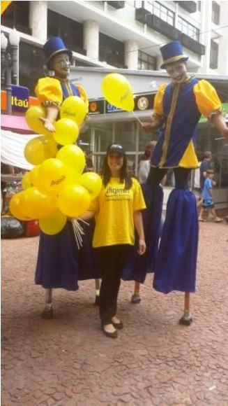 "Pernas de pau" promovem loja da Digimer