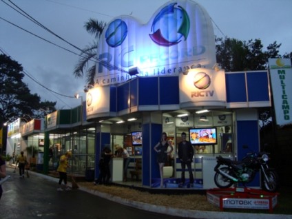 Estande da RICTV ao vivo e com promo