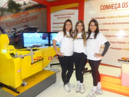 Sisters assina estande do UniCeub na Feira Capital Estudante