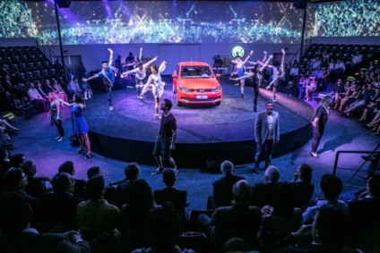 Espetáculo musical é a atração do estande da VW