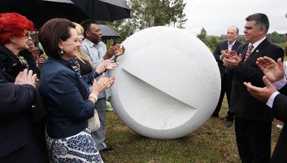 O prefeito de Curitiba, Gustavo Fruet, participou nesta quarta-feira (11) do lançamento da pedra fundamental do Campus Integrado em Saúde Pequeno Príncipe-Juril Carnasciali. Foto: Divulgação/Hospital Pequeno Príncipe