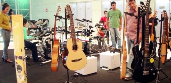 Yamaha expõe instrumentos no Rio Claro Yamaha expõe instrumentos no Rio Claro
