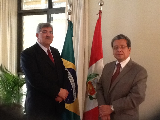 Jorge Bayona, embaixador do Peru no Brasil e Miguel de Souza, presidente regional do PR/RO.