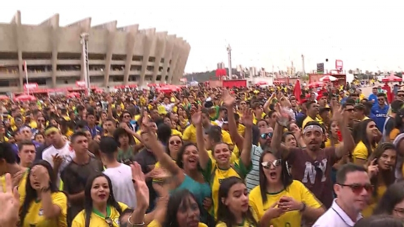 Superlotada, festa no Mineirão para jogo do Brasil tem confusão e torcedores feridos