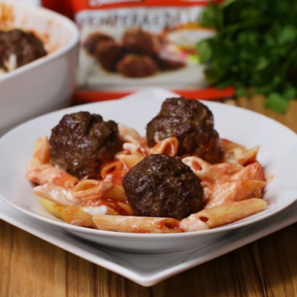 Receitas de SATIS! com canal Tasty Demais são adaptadas para comercial de TV e mídia exterior