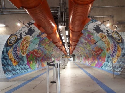 Cup Noodles ativa produto em estação de metrô