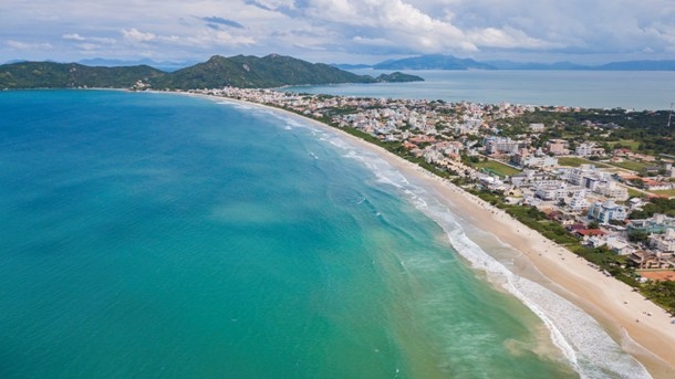 Bombinhas é opção de destino para curtir com a criançada