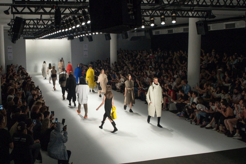 Motorola participa do desfile da Cotton Project