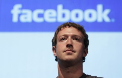 Zuckerberg comemora dez anos de Facebook com fãs