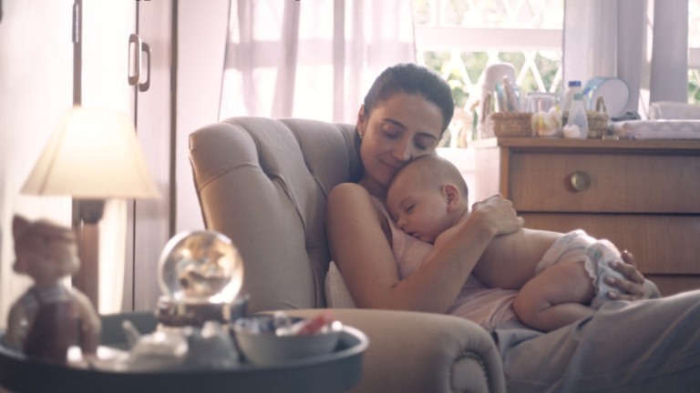 Pom Pom estreia novo filme destacando a importância do colo