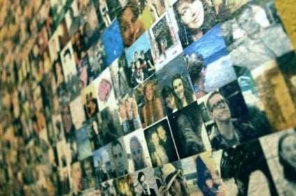 Sua foto do Facebook em exposição no Louvre