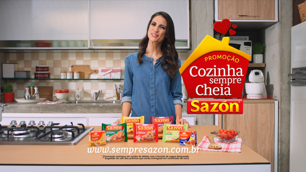 Chris Flores apresenta promo "Cozinha Sempre Cheia" para Sazón