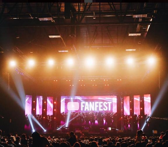 Youtube Fanfest reúne webcelebridades e fãs em São Paulo