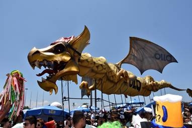 Olla agita o Sargento Pimenta e leva seu dragão às ruas do Rio de Janeiro