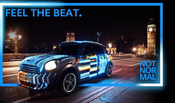 Mini com mensagens de fãs ilumina Londres