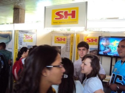 Oi divulga vagas de estágio e trainee em feira universitária