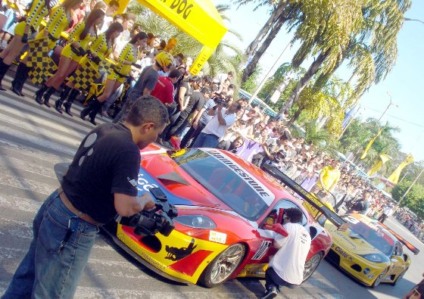 Ferrari é atração em ação promocional