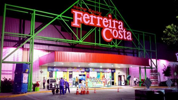 Home Center Ferreira Costa apoia o Outubro Rosa