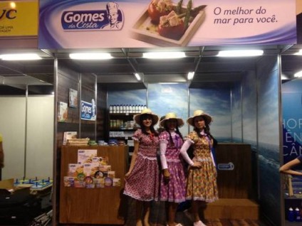 Grupo Projeto com Gomes da Costa em festa junina